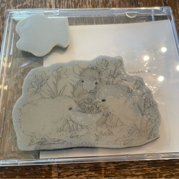 Stampendous House Mouse Cling Rubber Stamp Sharing Seed Hmcp22 Muzzy & Friends#2 - Picture 3 of 3